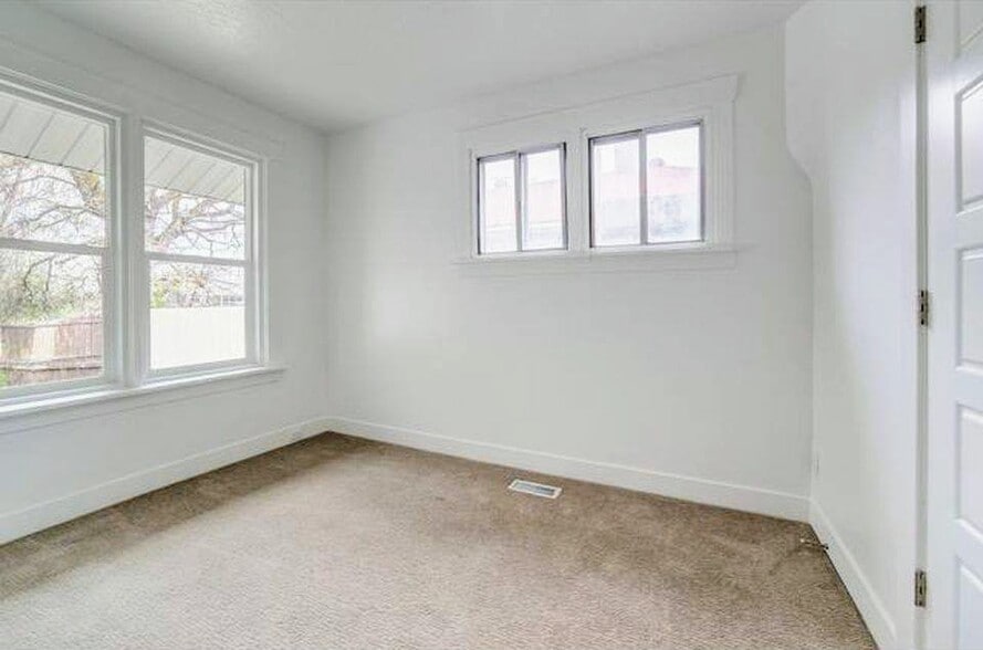 Guestroom - 2689 Highland Dr