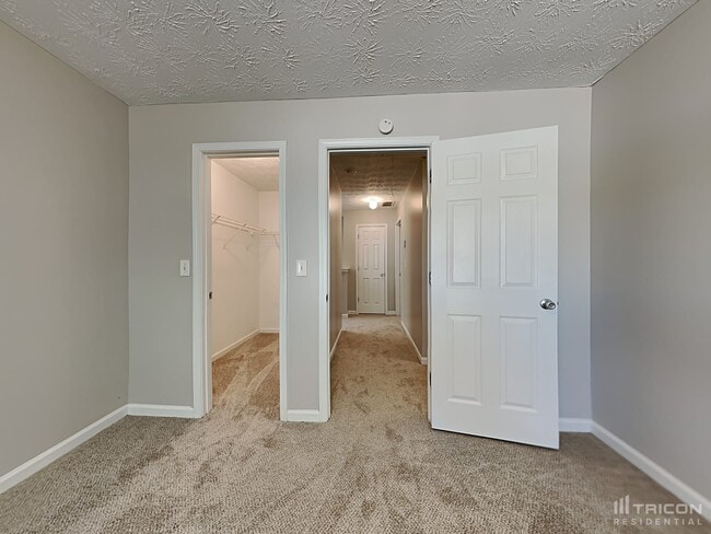 Building Photo - 210 Railside Dr
