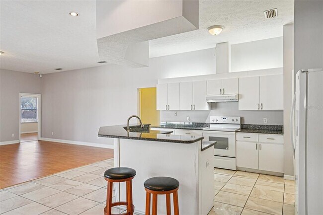 Building Photo - 918 Academy Dr