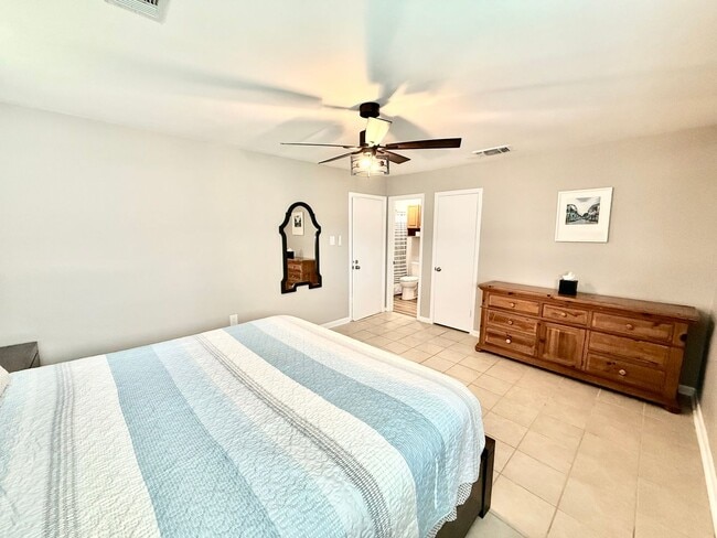 Building Photo - Fully Renovated & Furnished 3BR/2BA Duplex in Southgate – WiFi & Lawn Care Included