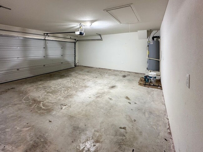 Building Photo - Azle, TX 3 Bedroom / 2 Bath / 2 Car Garage