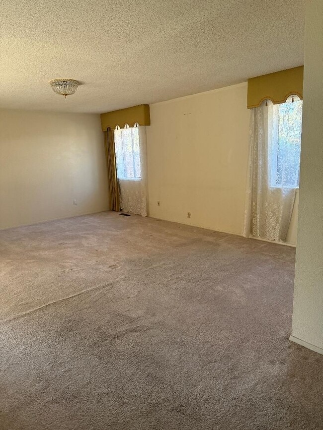 Building Photo - Large Vintage Home Available