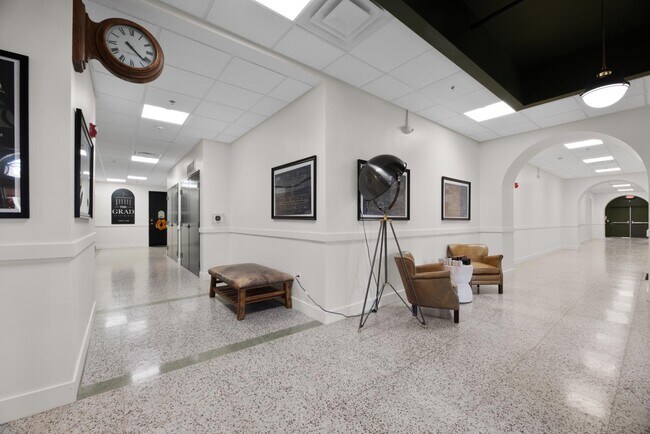 Building Photo - 301 N Mulberry St