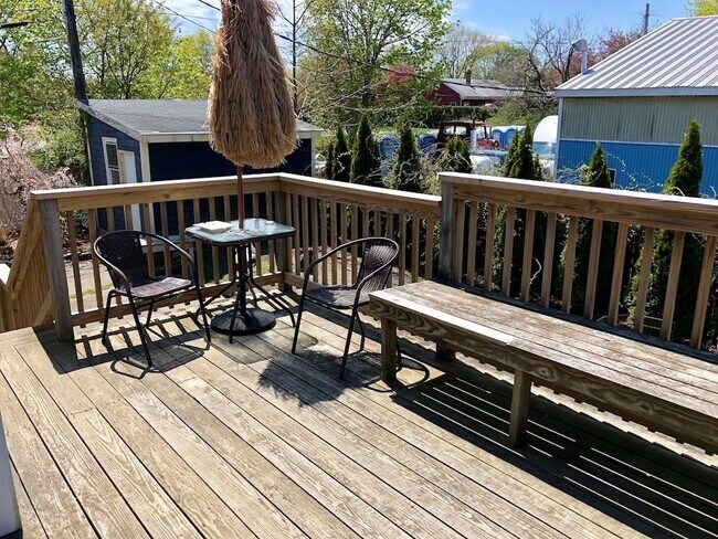 Building Photo - 16 Clearview Ave