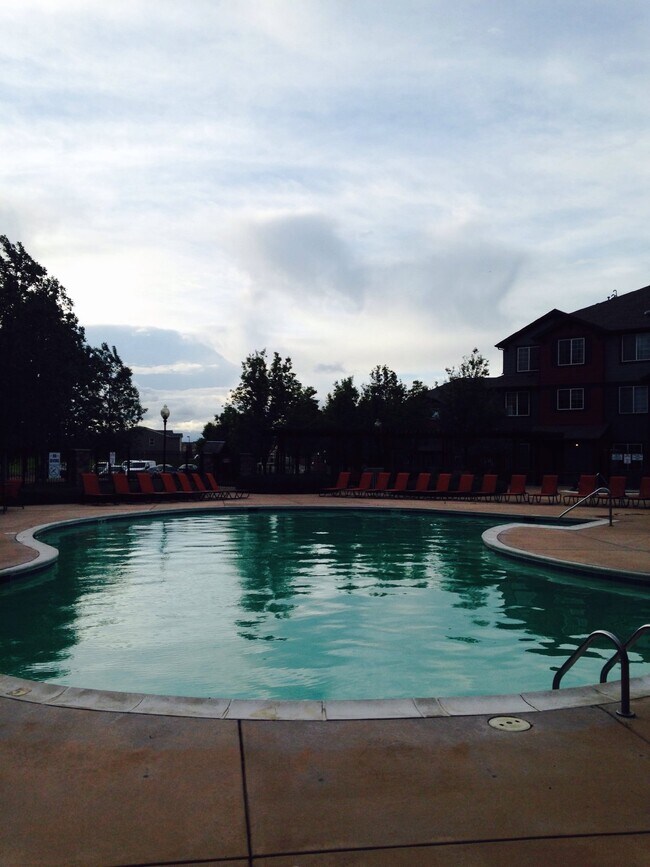 Building Photo - "Spacious 2-Bed, 2-Bath Condo Gem with Garage in Vibrant Denver Locale!"