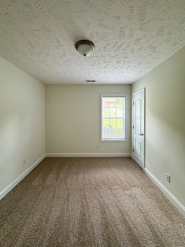Building Photo - Charming 3 Bed 2 Bath Home in Fayetteville