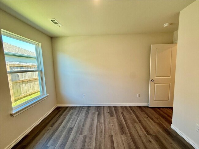 Building Photo - 1317 Chavis St