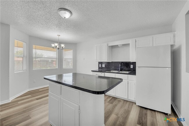 Building Photo - 4300 Beach Ball Dr