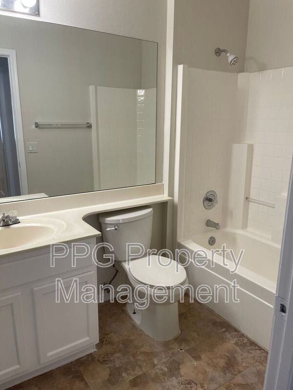Building Photo - 13597 W Desert Flower Dr