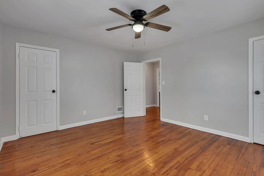 Building Photo - 354 N Roosevelt Ave