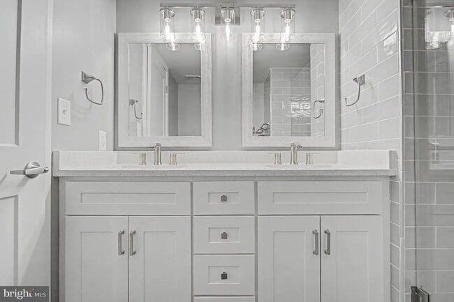 Building Photo - 768 Fairview Ave