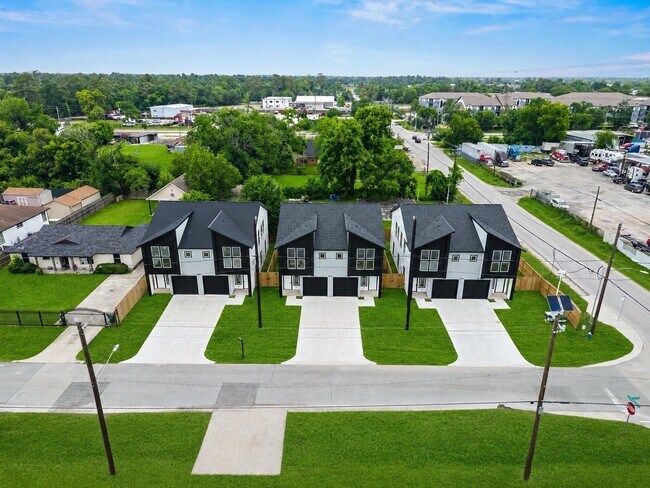 Building Photo - 8449 Furray Rd