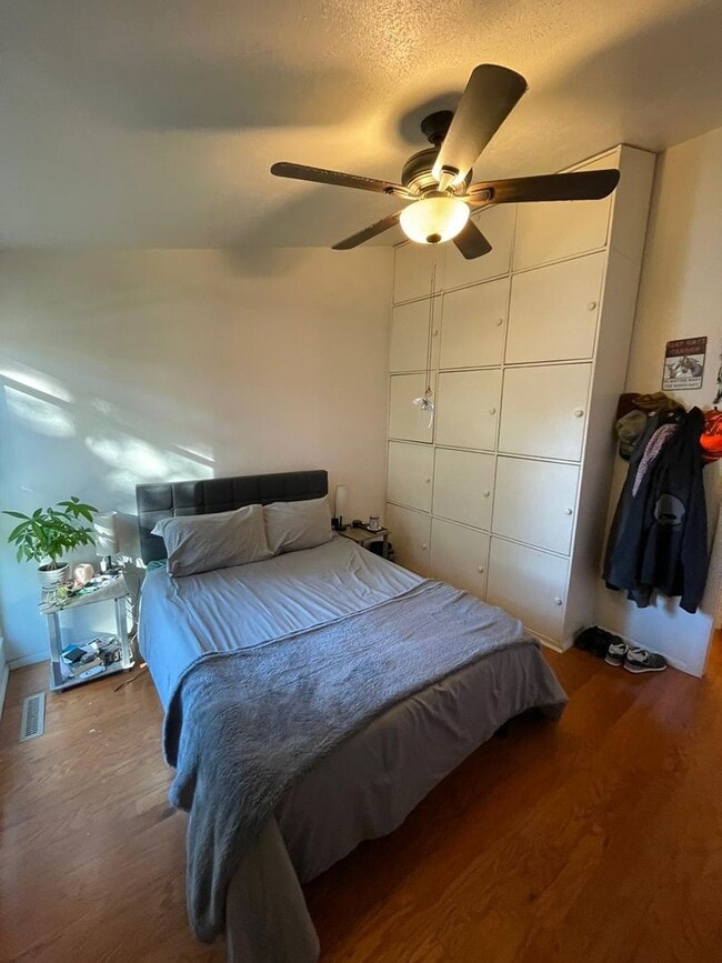 Building Photo - Prelease - 2bd/1.5ba Laminate flooring - Avail. June 2026