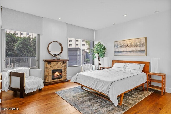 Building Photo - 2402 E Esplanade Ln