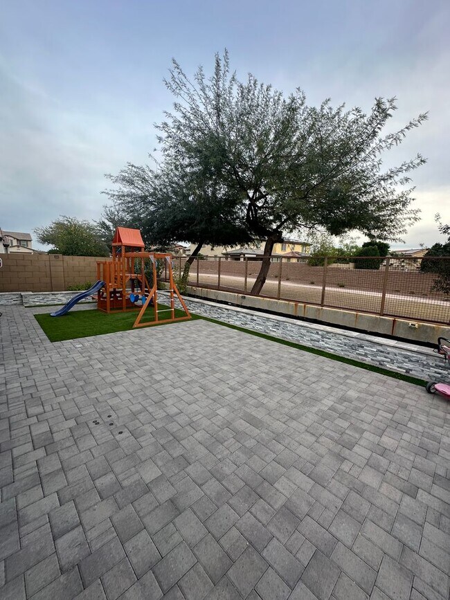 Building Photo - Charming 4 Bed 3 Bath Home in Meadows community, North Peoria !! POOL!!