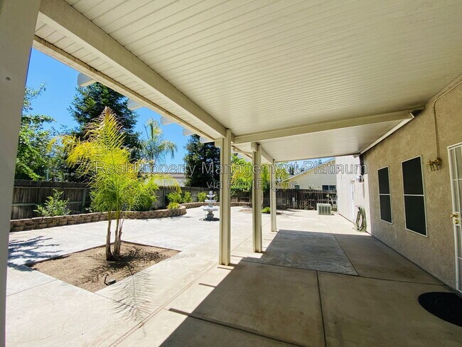 Building Photo - 7115 N Cecelia Ave