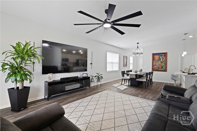 Building Photo - 107 Firefly Cir