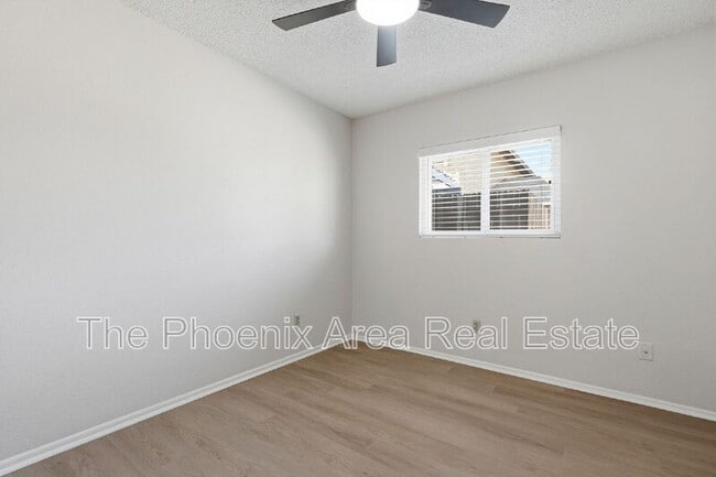 Building Photo - 286 W Palomino Dr