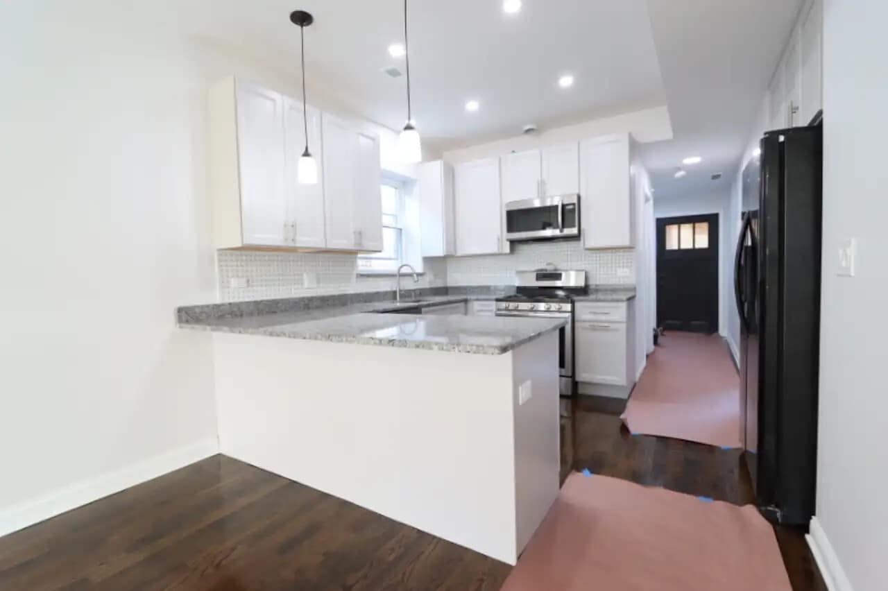 Building Photo - 3120 W Eastwood Ave