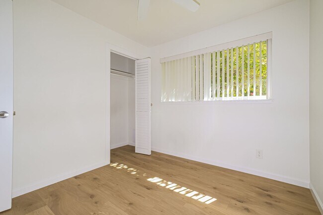 Building Photo - Warm and Welcoming 3 Bedroom in Prime Seattle Location