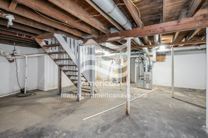 Building Photo - 924 E Dayton St