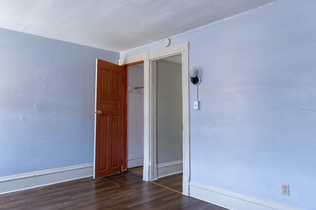 Building Photo - 638 N 6th St