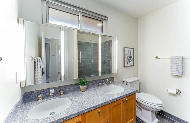 Building Photo - 7684 Surrey Ln