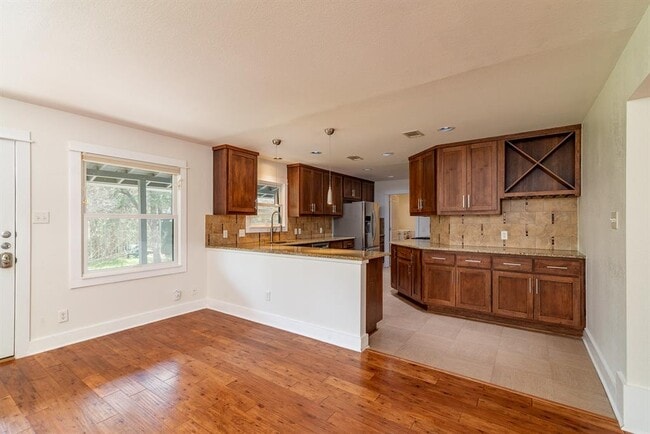 Building Photo - 2503 Homedale Dr