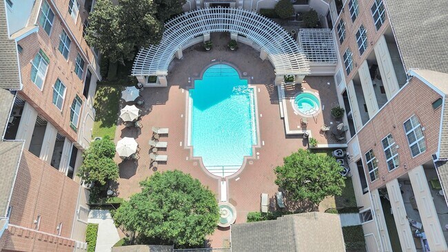 Building Photo - 2111 Welch St