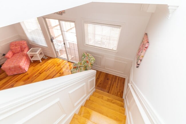 Building Photo - Lovely Townhome Available In Yacht Cove