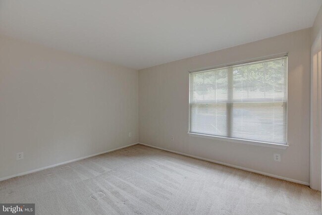 Building Photo - 1727 Ascot Way