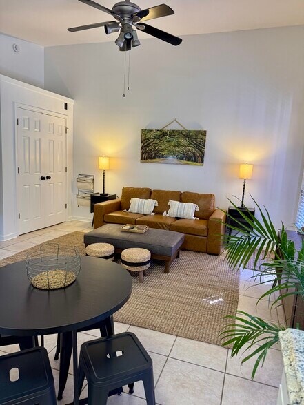 Building Photo - 3 Lang St