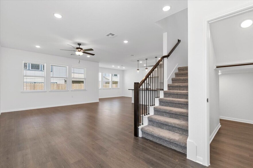 Building Photo - 15600 Nola Ct