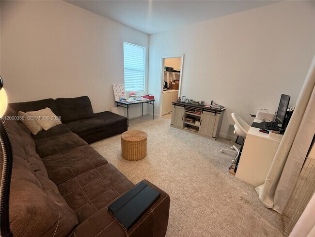 Building Photo - 10503 SW Orana Dr