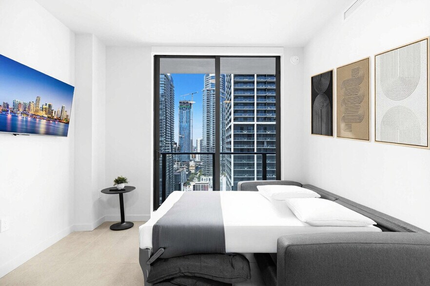 Building Photo - 501 NE 1st Ave