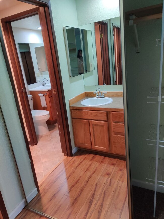 Building Photo - Beautiful 2 bedrooms 1.5 Bath