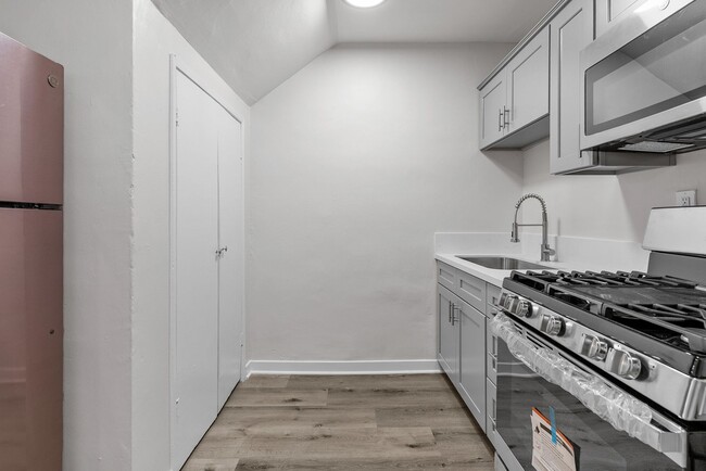 Building Photo - 736 Olive Ave