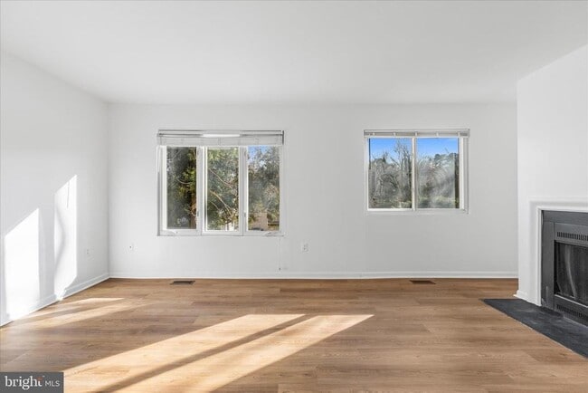 Building Photo - 6911 Cipriano Woods Ct