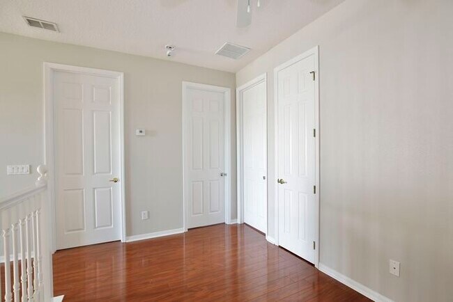 Building Photo - Spacious 4/2.5 Townhome in Gated Community in Avalon Park - Orlando