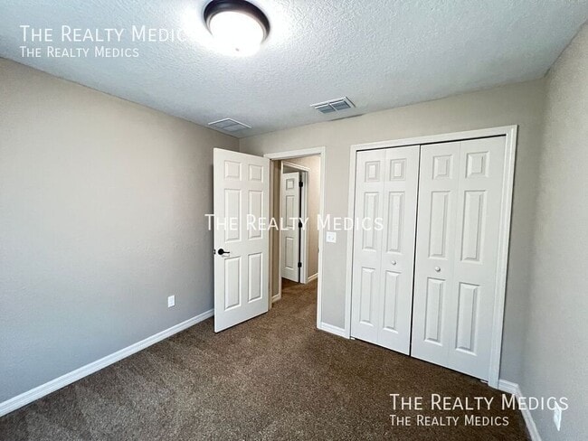 Building Photo - 15593 SW 48th Ave