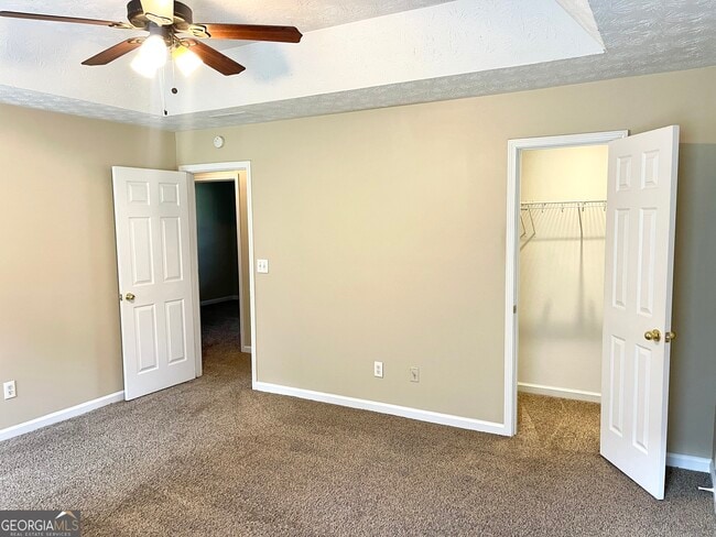 Building Photo - 100 Oak Hill Dr