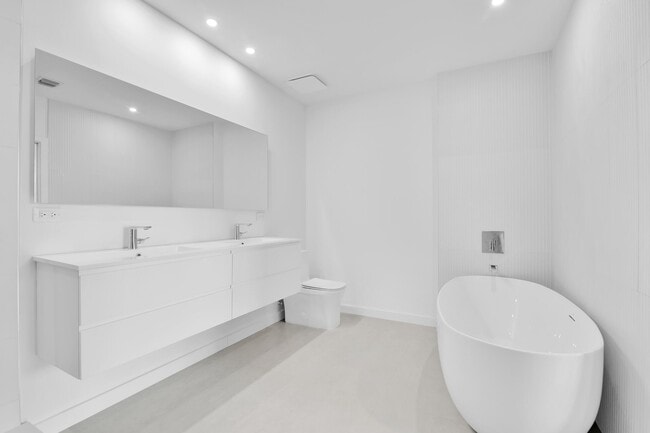 Building Photo - 300 S Australian Ave