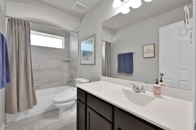 Building Photo - 2233 Forest Chestnut Dr