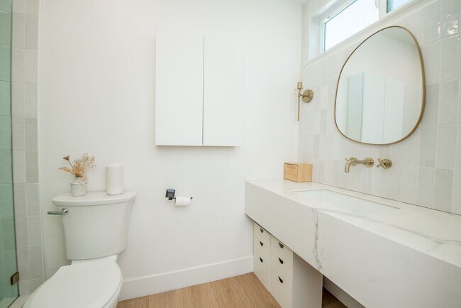 Building Photo - Remodeled South Huntington Beach Home
