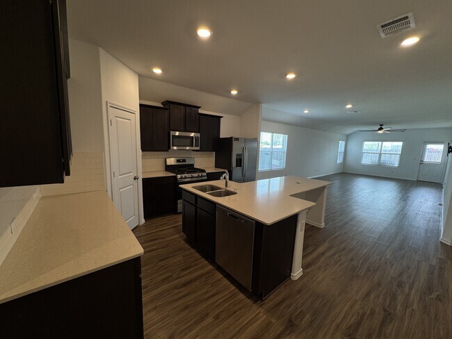 Building Photo - 237 Escondido Cir