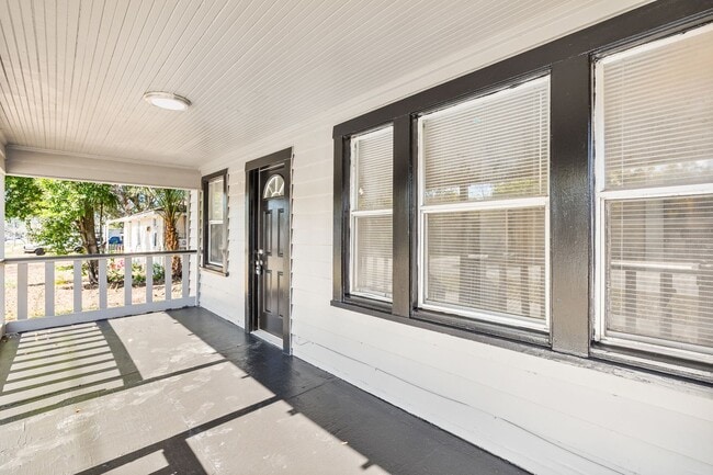 Building Photo - 1128 Belleair Rd