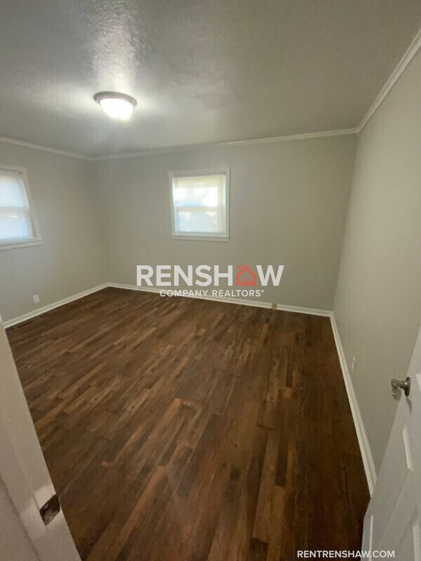 Building Photo - 212 N Poplar St