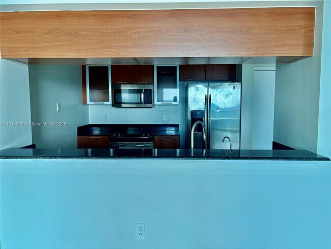 Building Photo - 1800 N Bayshore Dr