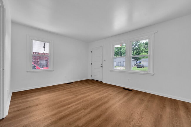 Building Photo - 208 17th Ave SW