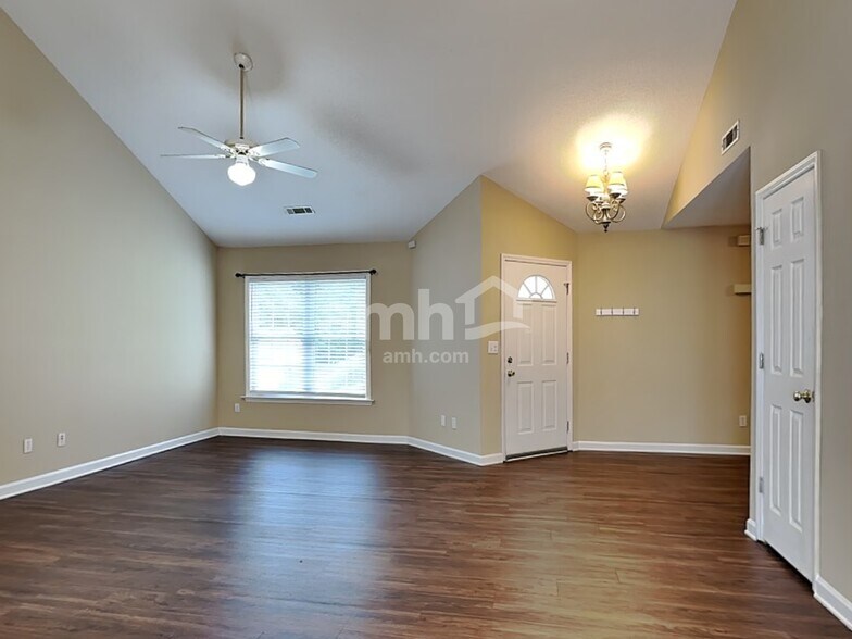 Building Photo - 1473 Lewisburg Pointe Dr